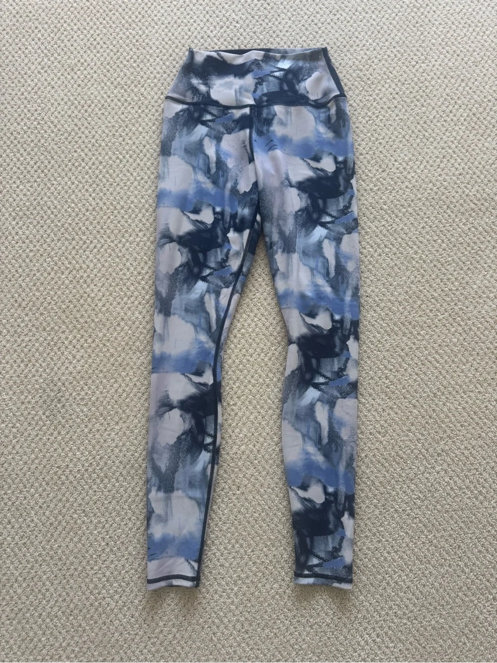 Alo Yoga High-Waist Vapor leggings in a 